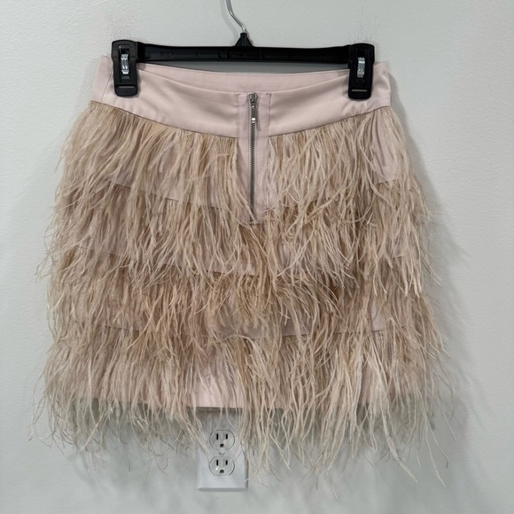 Club Monaco Light Pink Feather Mini Skirt Size 00 EUC - Picture 3 of 9